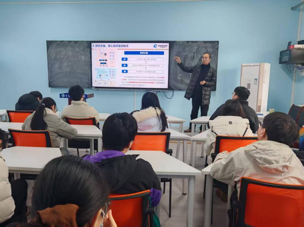 西安邮电大学翟永智教授为我们师生作学术报告